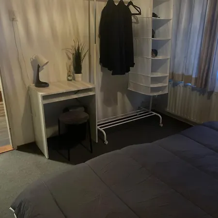 1-2 P Near Airport Ams Freeparking Habitación en casa particular Roelofarendsveen
