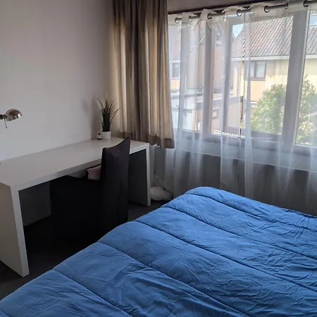 1-2 P Near Airport Ams Freeparking * Roelofarendsveen